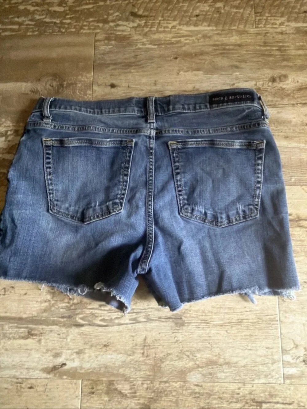 ROCK & REPUBLIC Cut-Off Distressed Jean Shorts Women’s 14